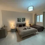 The Strand Luxurious Seafront Apartment
