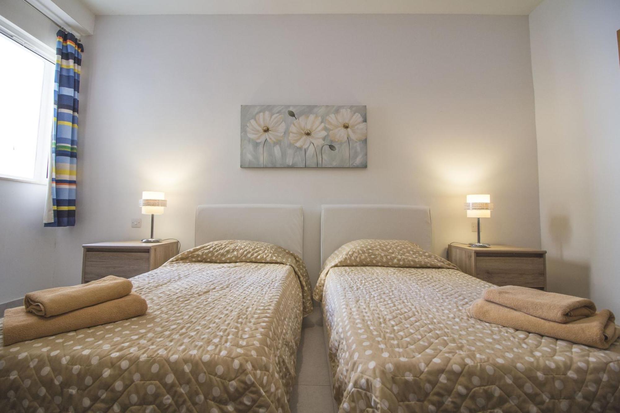 The Luxurious Seafront Apartment *
