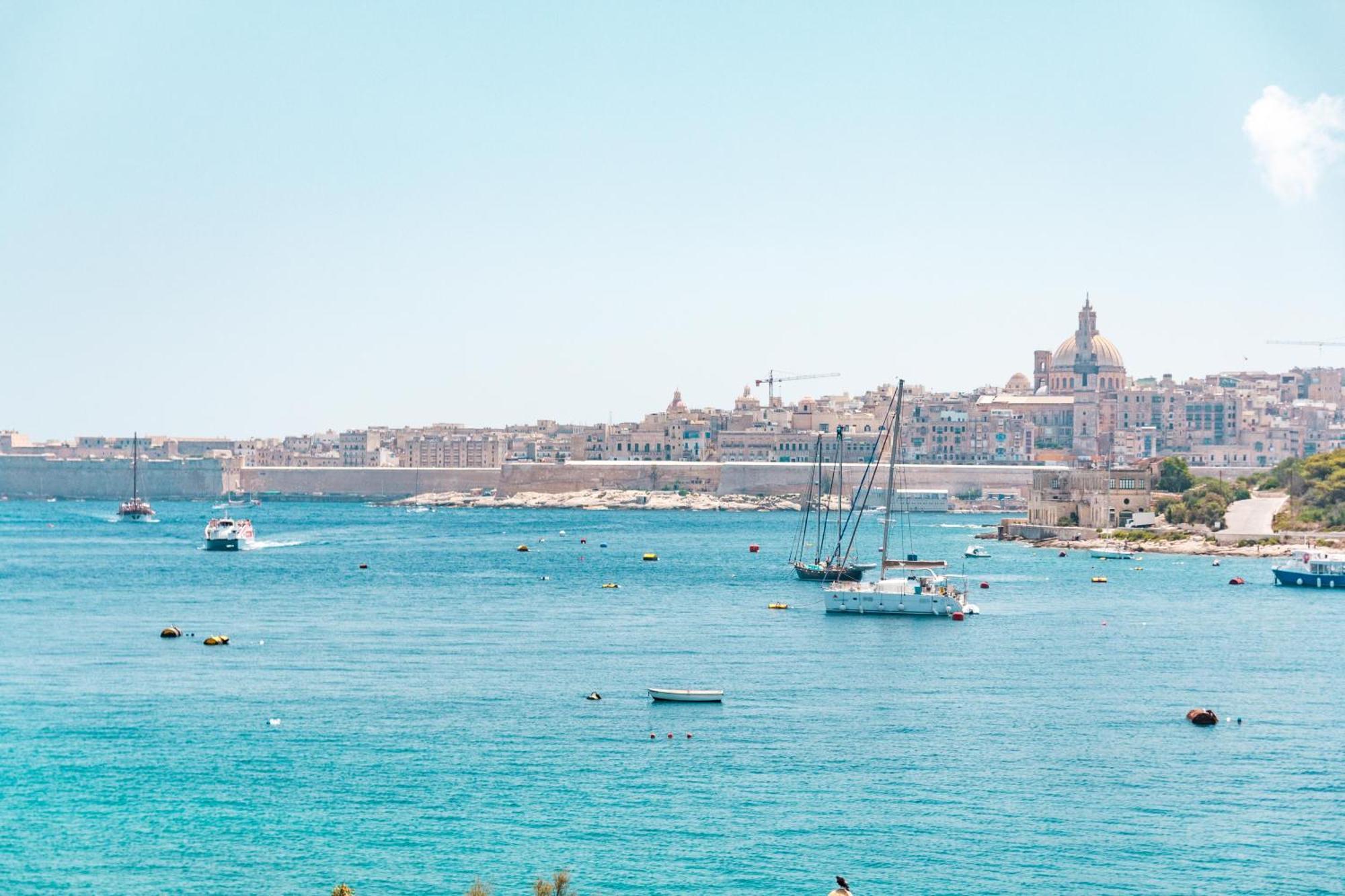 The Luxurious Seafront * Sliema
