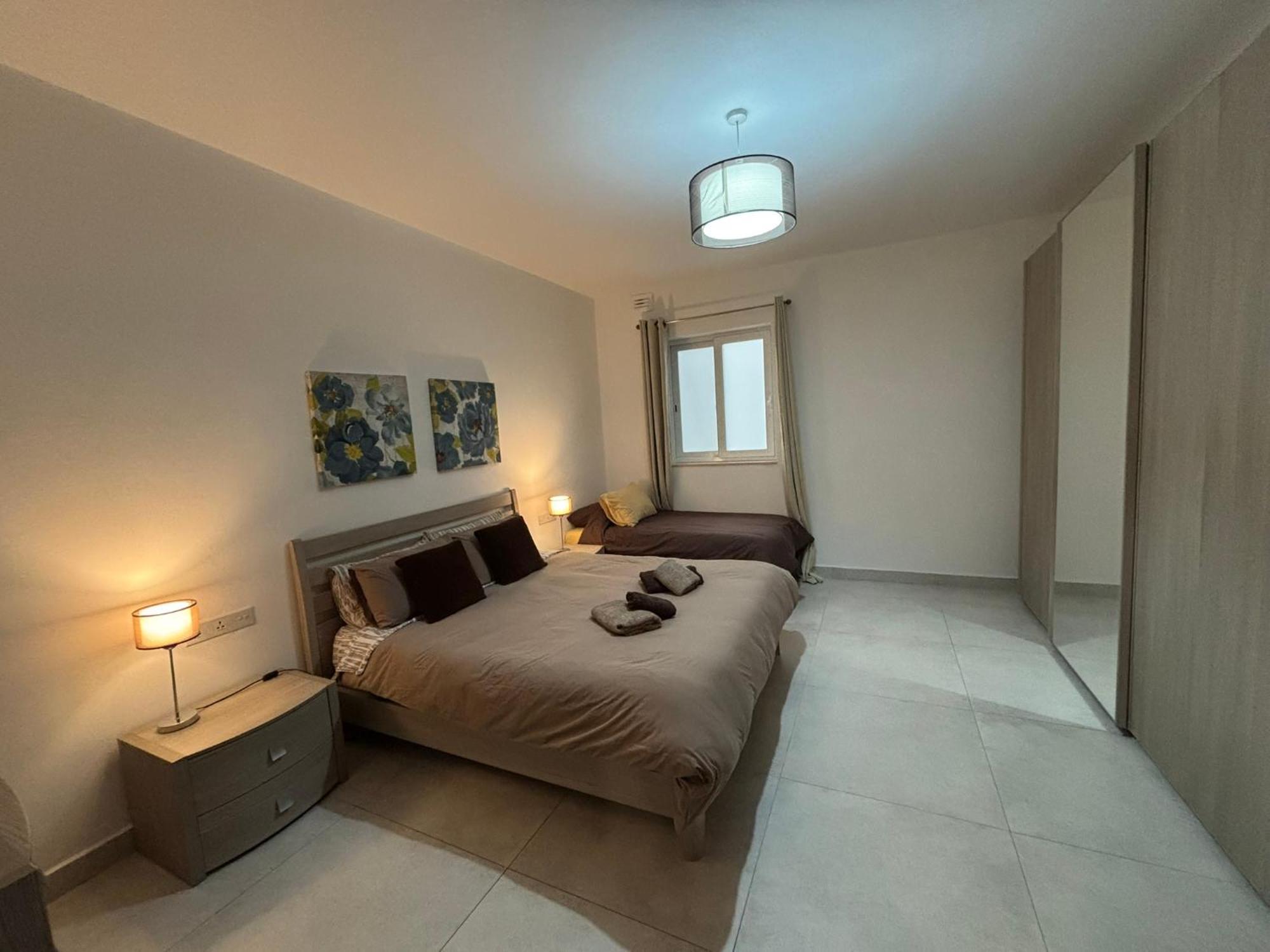 The Luxurious Seafront Apartment *